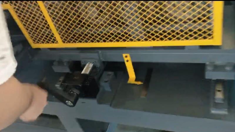 How to choose the suitable machine if you want to produce the multiple sizes of stud and track? 5 1600768298572760 1784182593 7gXq