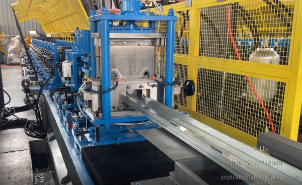 The cutting part of the Metal Stud Forming Machine