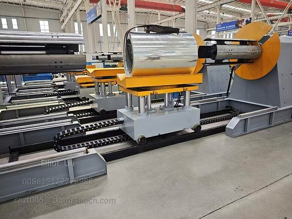 Decoiler 7 Ton 1250mm with Electrically Rotating Loading Cart 15 The loading vehicle is transporting the rolled materials.