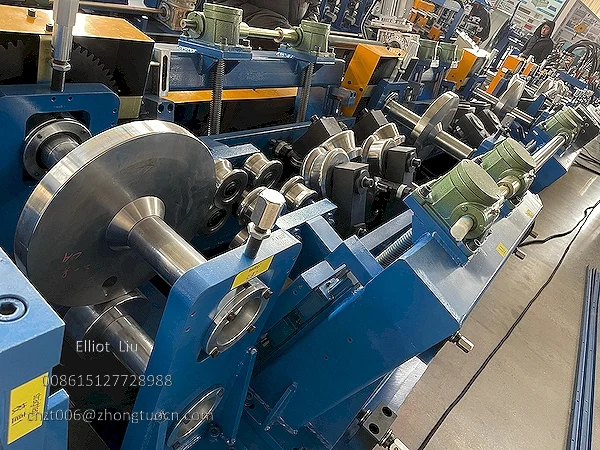 Automatic Size Adjustment Hat Purlin Roll Forming Machine - Forming Section Automatic Size Adjustment Hat Purlin Roll Forming Machine - Forming Section